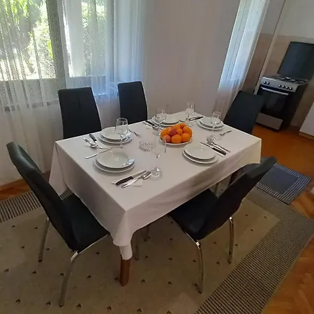 Vukelic Apartment *