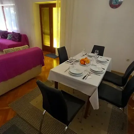 Vukelic Apartment
