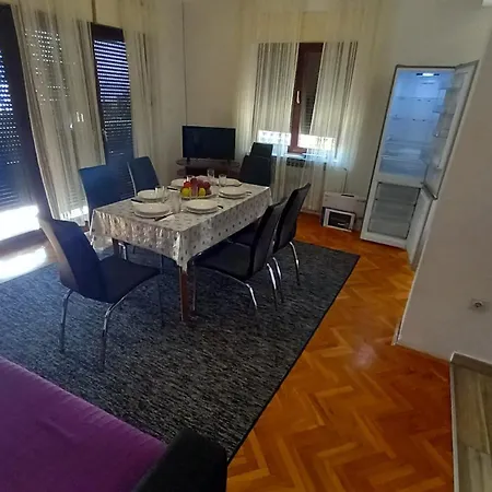 Vukelic Apartment